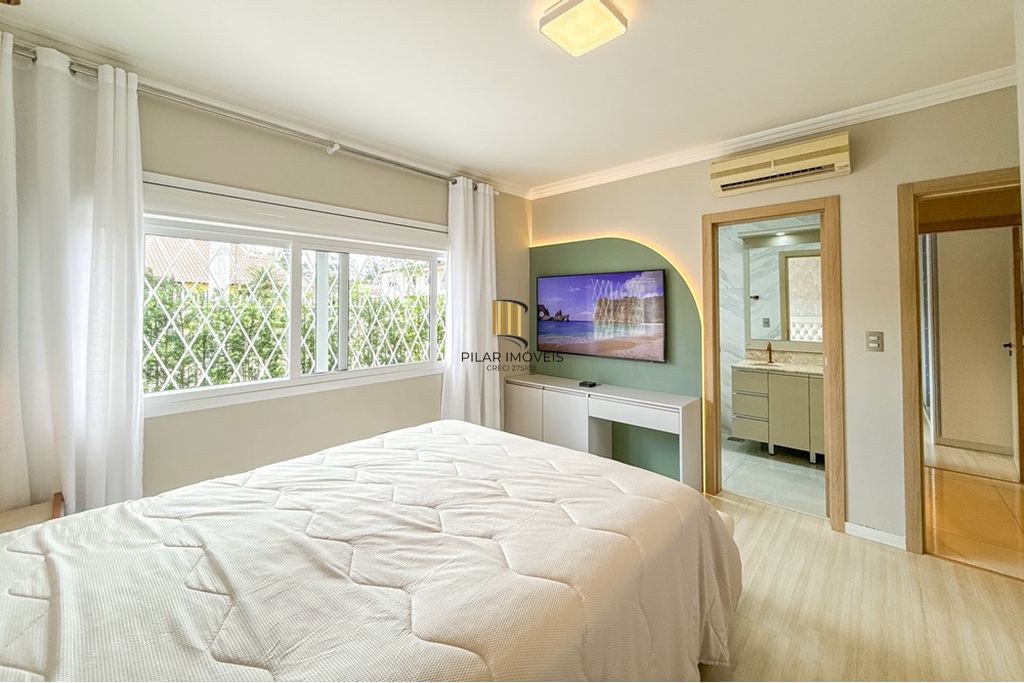 Casa 3 dormitórios no bairro Igara