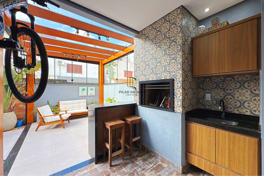 Casa 3 dormitórios no bairro Hípica