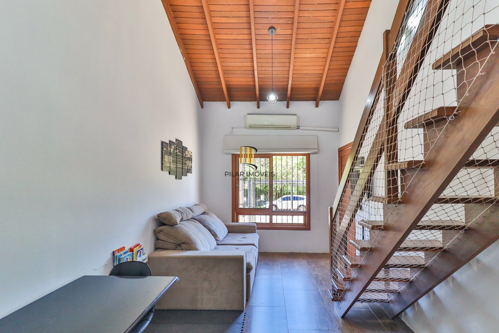 Casa 3 dormitórios no bairro Hípica