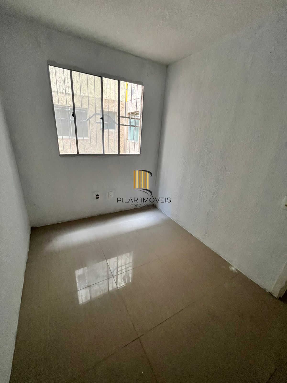 Apto 2 Dormitórios, Térreo, Sala, Cozinha, Banheiro, 01 vaga garagem-rotativa