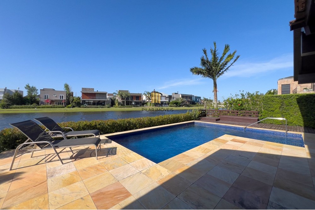 Casa de Condomínio 4 dormitórios no bairro Centro