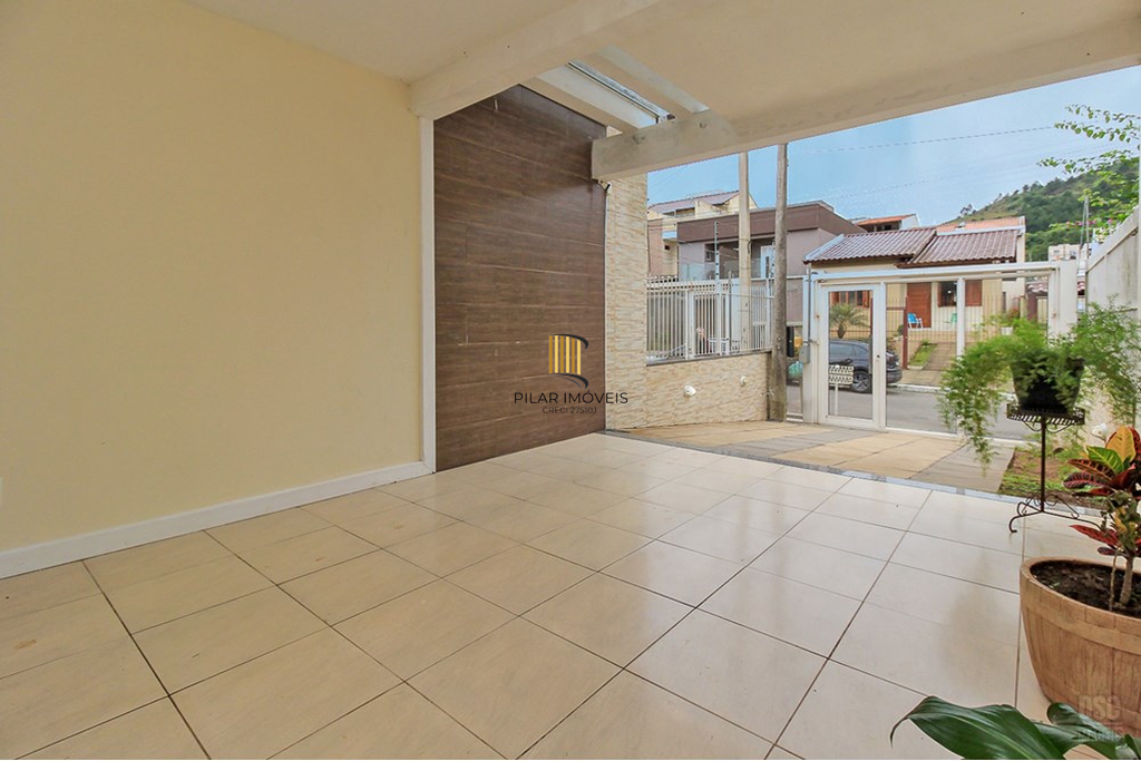 Casa 3 dormitórios no bairro Guarujá