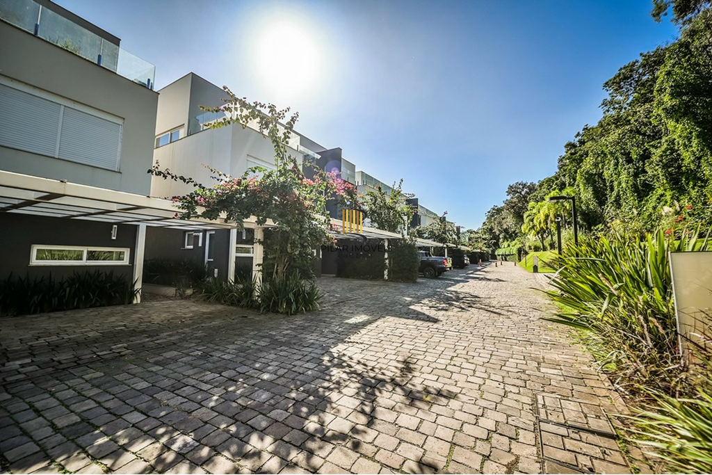 Casa de Condomínio 3 dormitórios no bairro Pedra Redonda