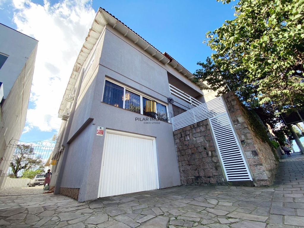 Casa 3 dormitórios no bairro Teresópolis
