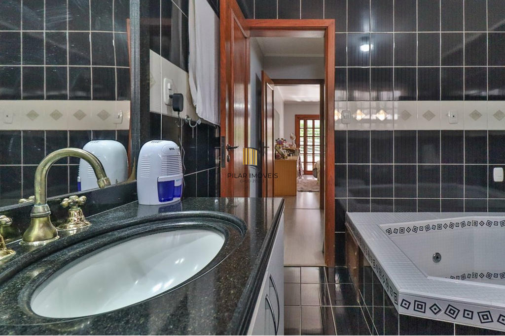 Casa 5 dormitórios no bairro Jardim Lindóia