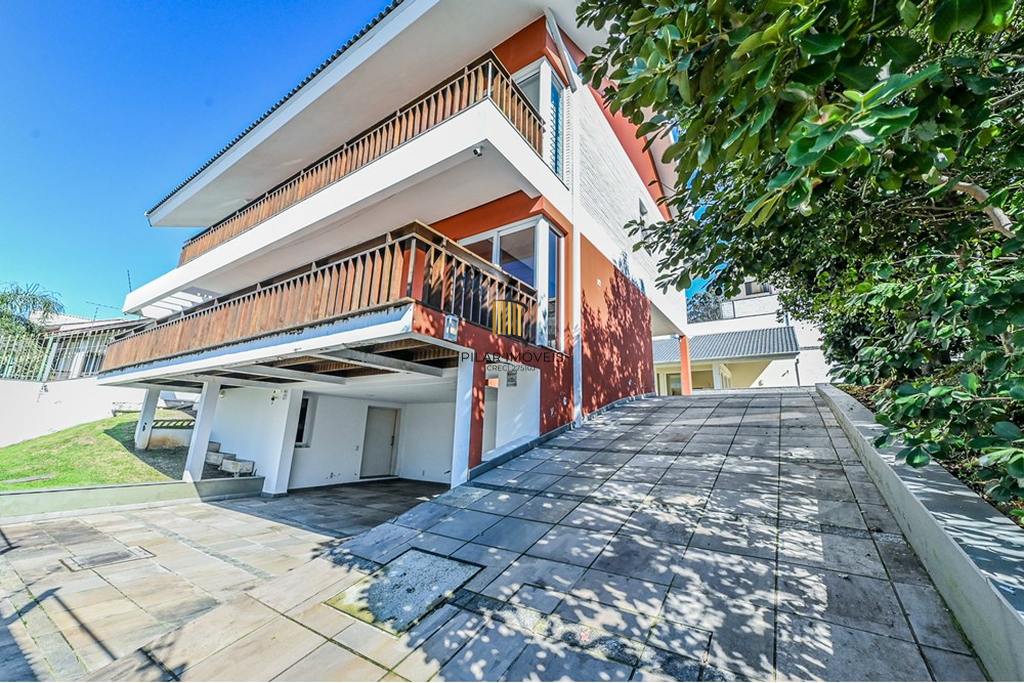 Casa 4 dormitórios no bairro Morro Santana