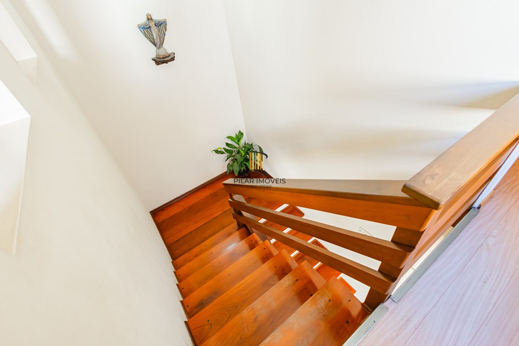 Casa 4 dormitórios no bairro Medianeira