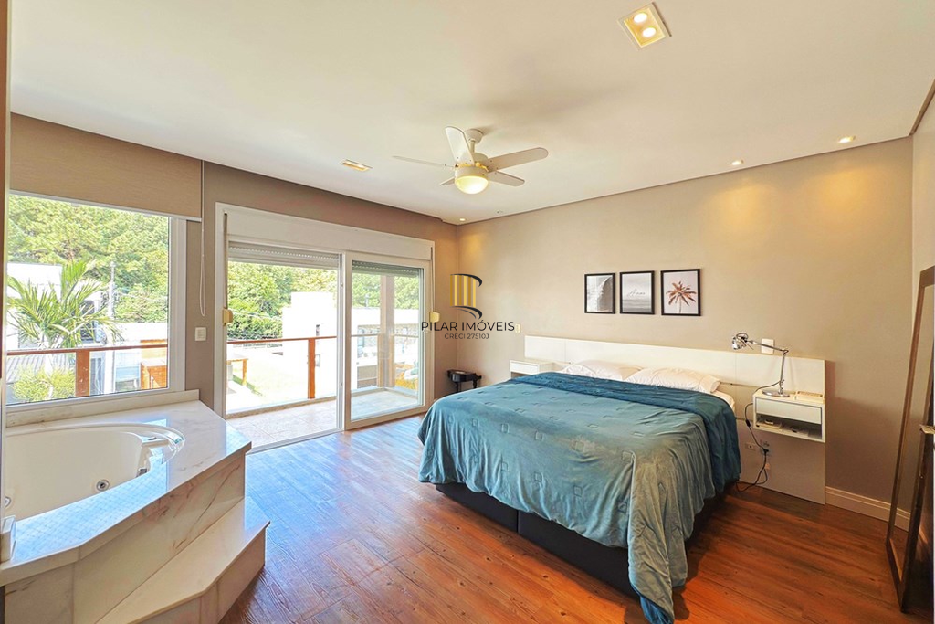 Casa 3 dormitórios no bairro Hípica