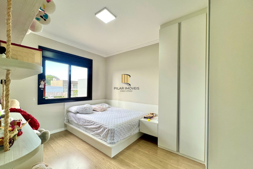 Casa 3 dormitórios no bairro Igara