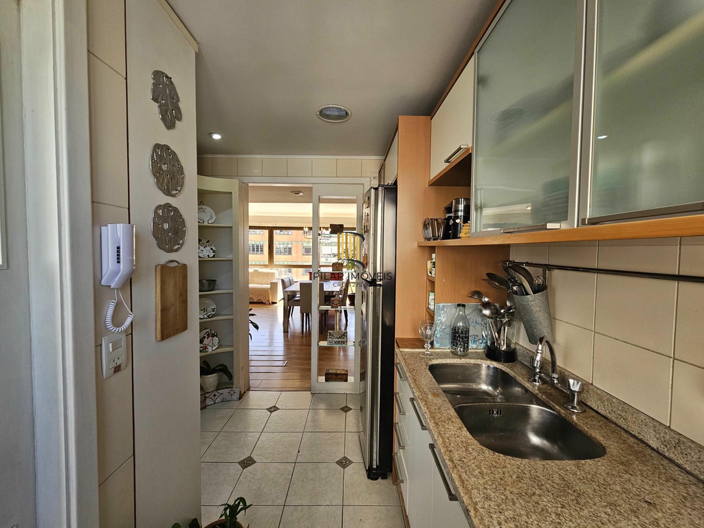 Apartamento 3 dormitórios no bairro Menino Deus