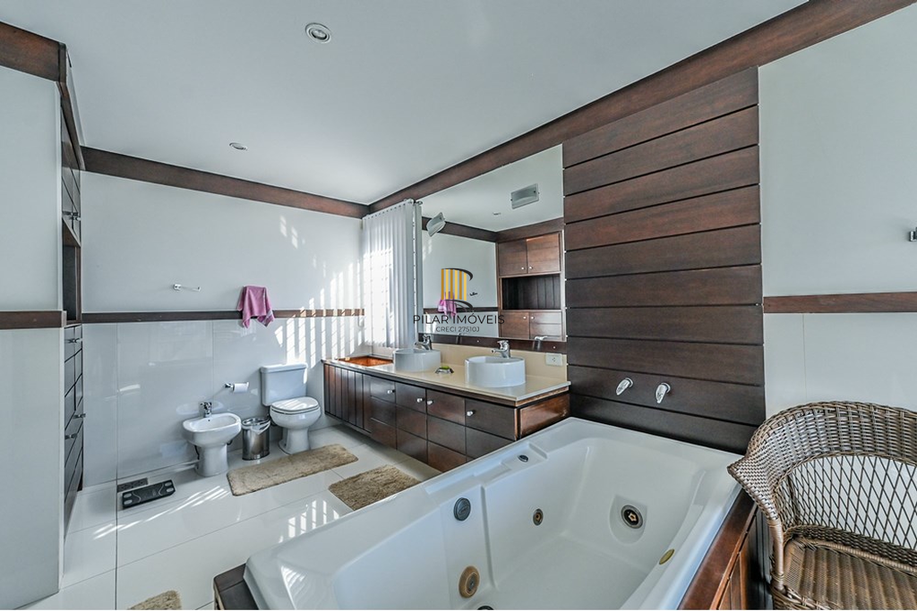 Casa 4 dormitórios no bairro Morro Santana