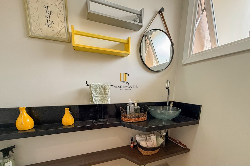 Casa 3 dormitórios no bairro Igara