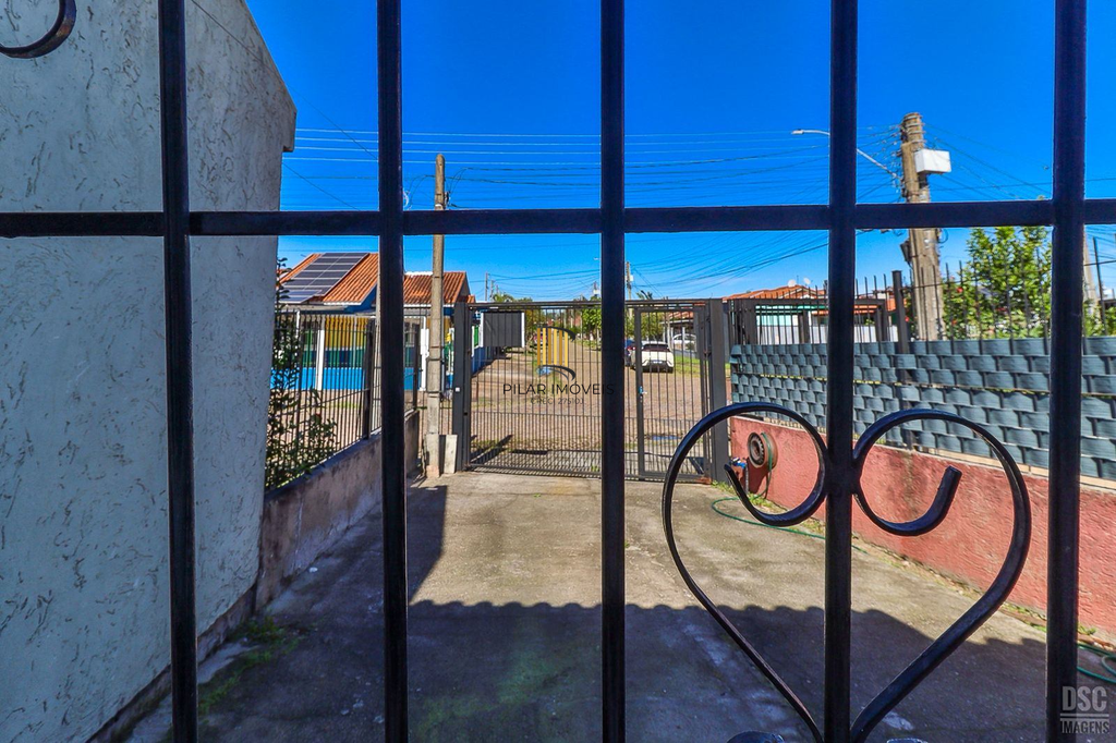 Casa 2 dormitórios no bairro Hípica