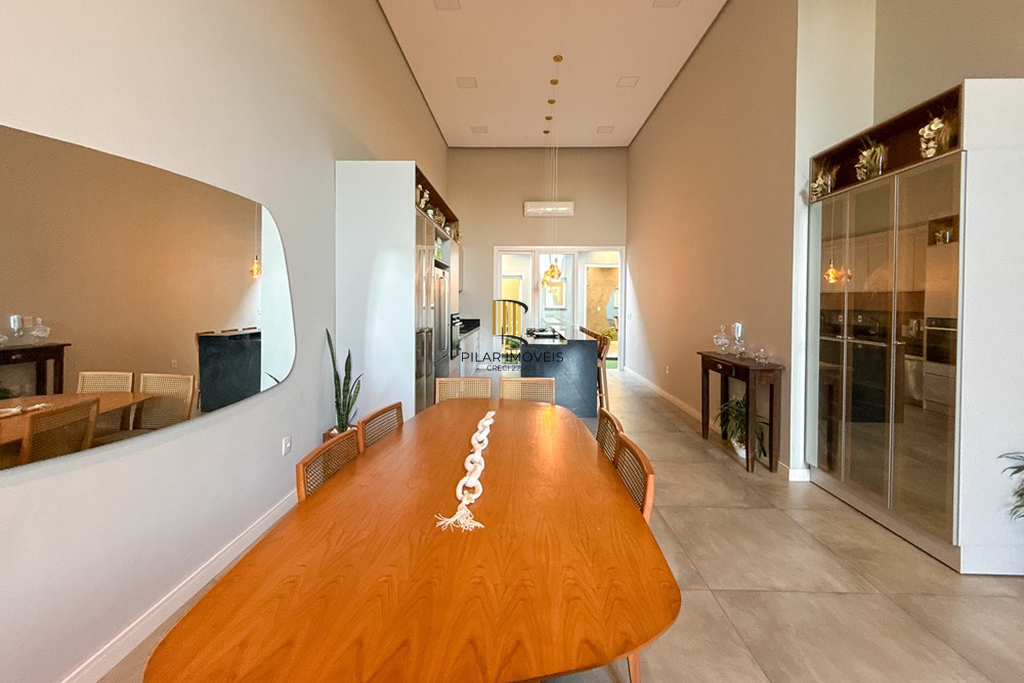 Casa 3 dormitórios no bairro Igara