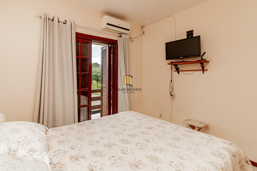 Casa 3 dormitórios no bairro Hípica