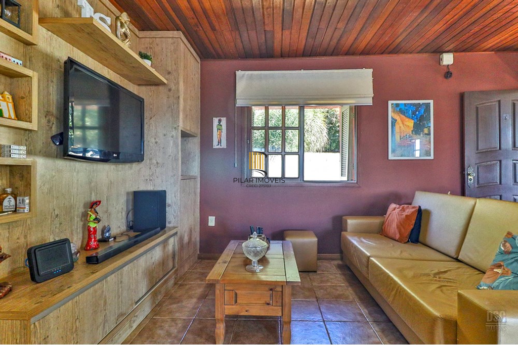 Casa 2 dormitórios no bairro Hípica