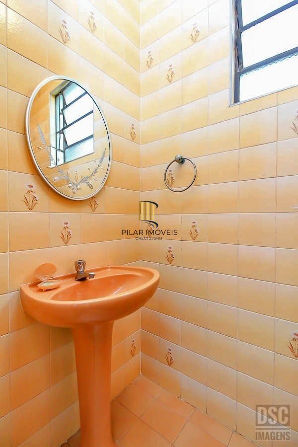 Casa 3 dormitórios no bairro Glória