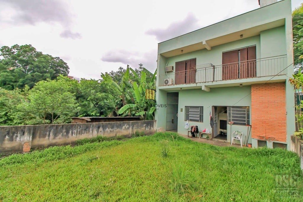 Casa 3 dormitórios no bairro Glória