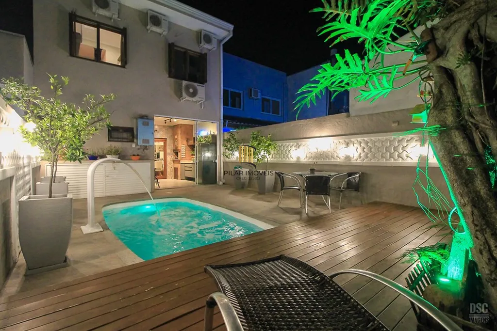 Casa 3 dormitórios no bairro Hípica