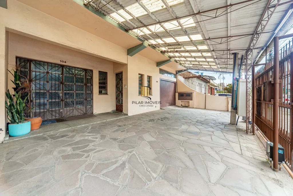 Casa 4 dormitórios no bairro Sarandi