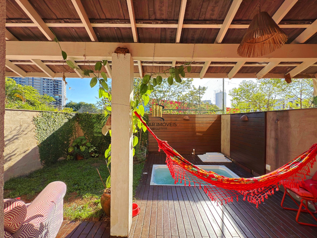 Casa de Condomínio 3 dormitórios no bairro Jardim Carvalho