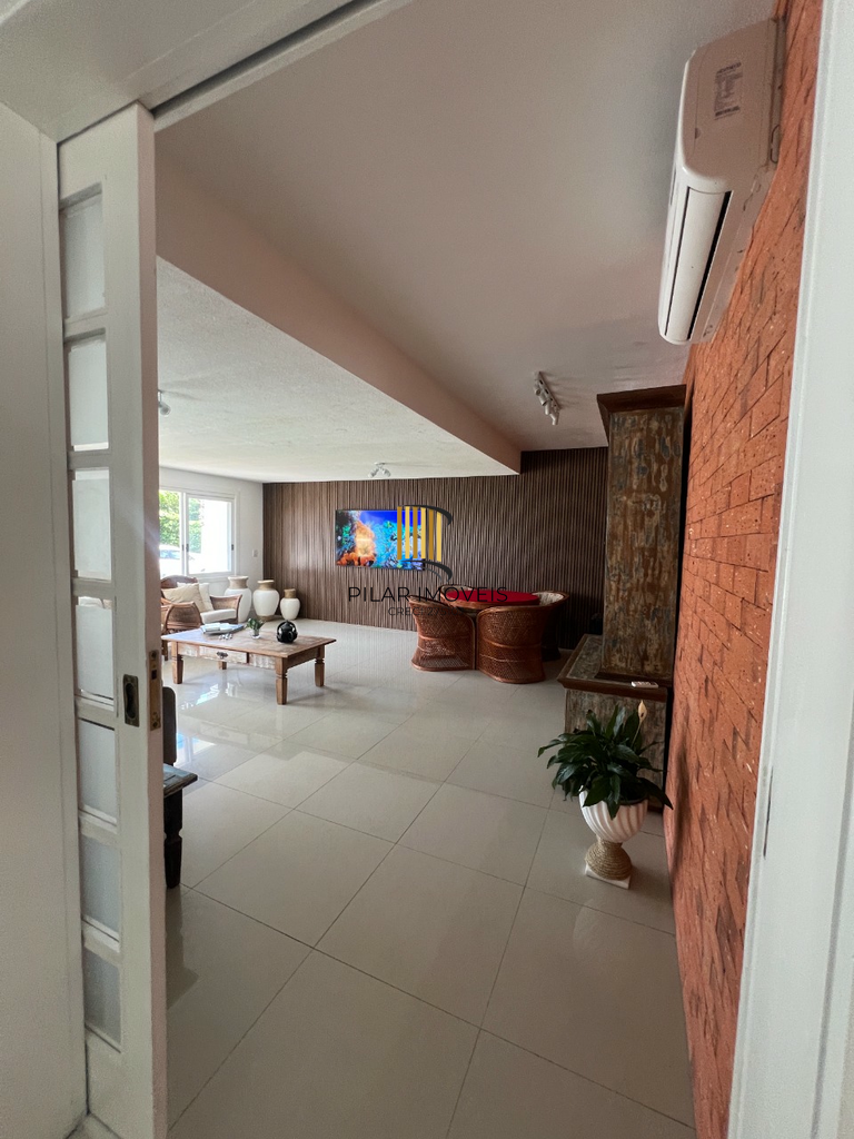 Casa 5 dormitórios no bairro Praia de Atlântida