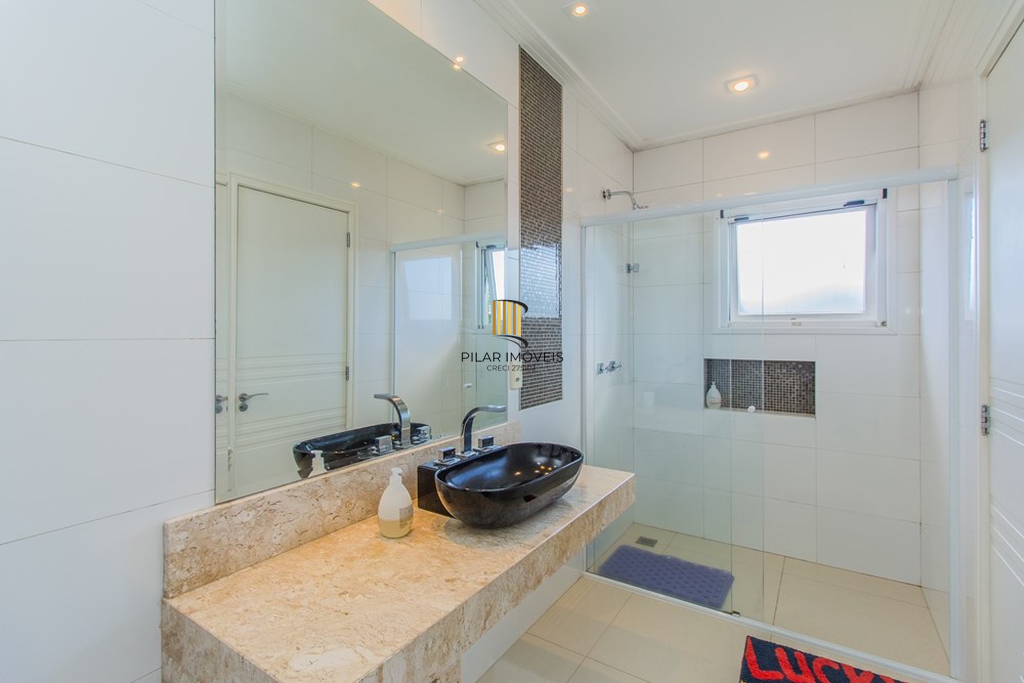 Casa 4 dormitórios no bairro Igara