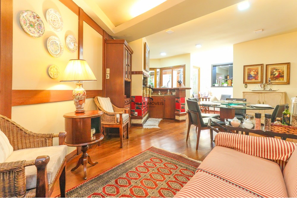 Casa 4 dormitórios no bairro Três Figueiras