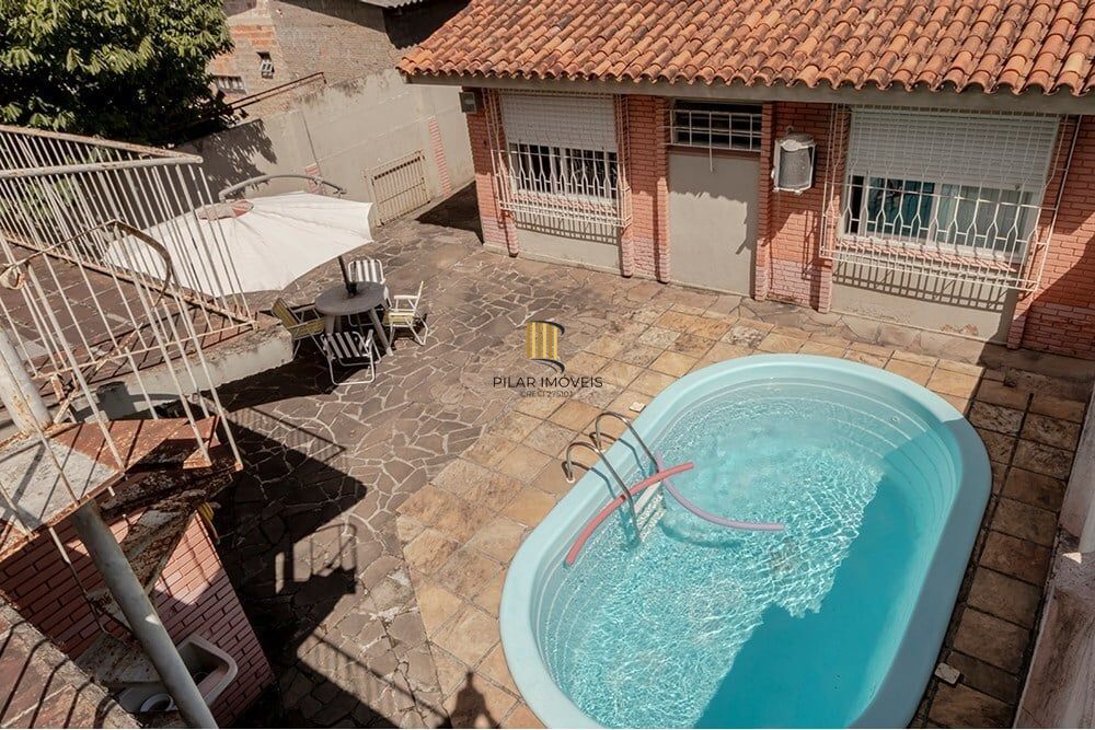 Casa 4 dormitórios no bairro Camaquã