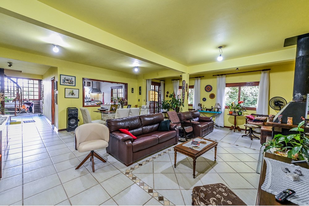 Casa 4 dormitórios no bairro Cascata