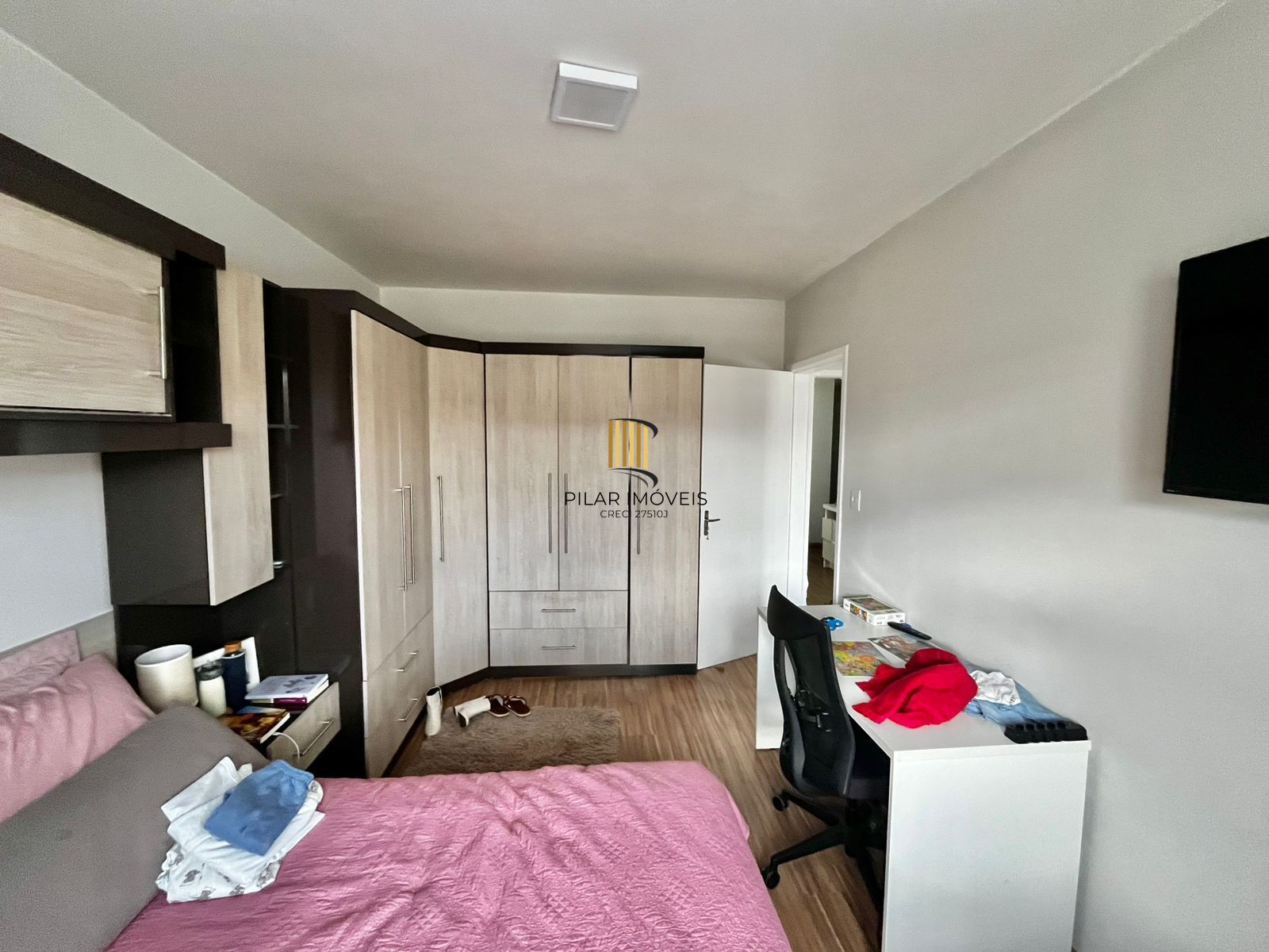 Apto de 02 dorm, banho, sala, coz, area, banho aux, dep, vaga no Cristo Redentor