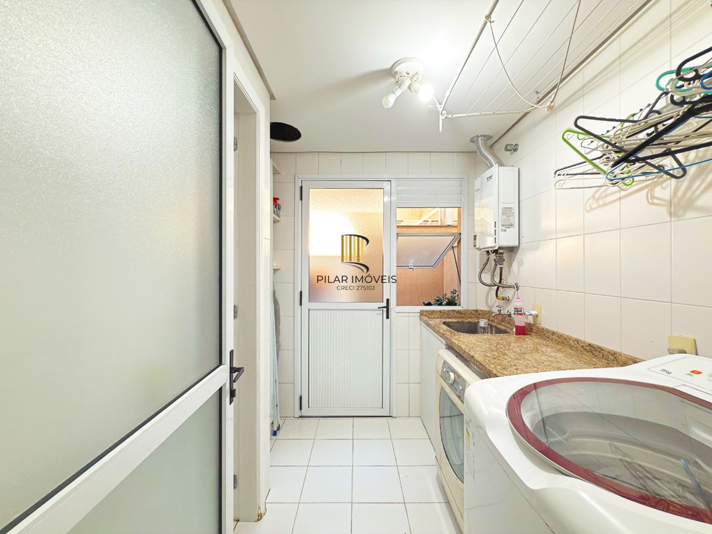 Casa de Condomínio 3 dormitórios no bairro Jardim Carvalho