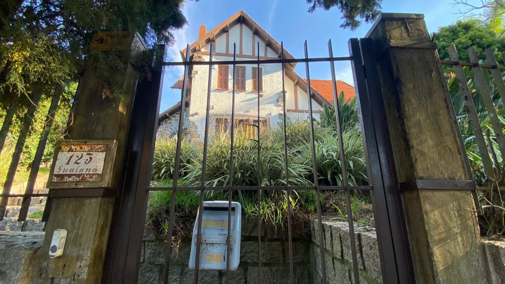 Casa 4 dormitórios no bairro Vila Assunção