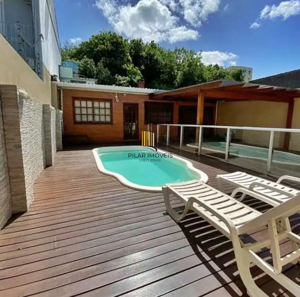 Casa 3 dormitórios no bairro Parque dos Maias