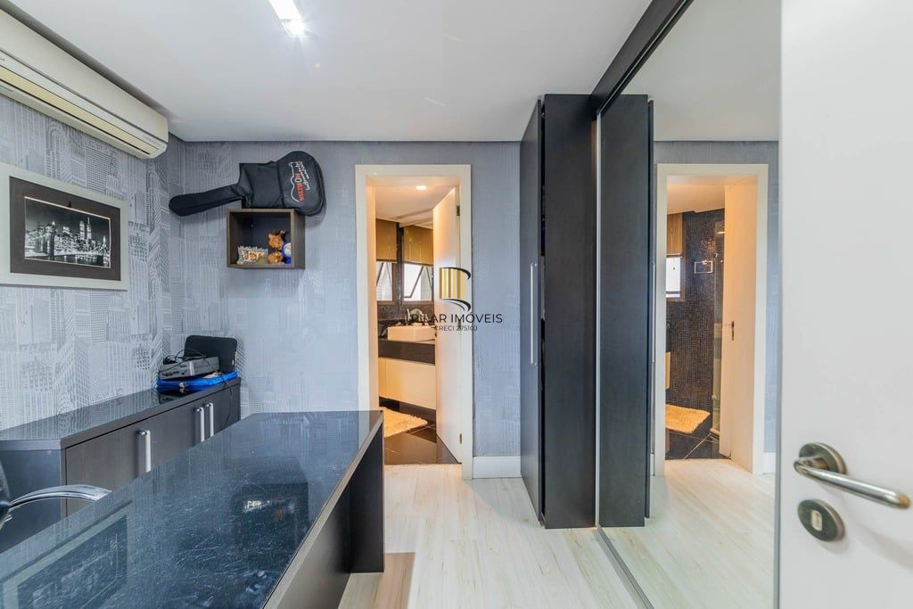 Apartamento 4 dormitórios no bairro Petrópolis