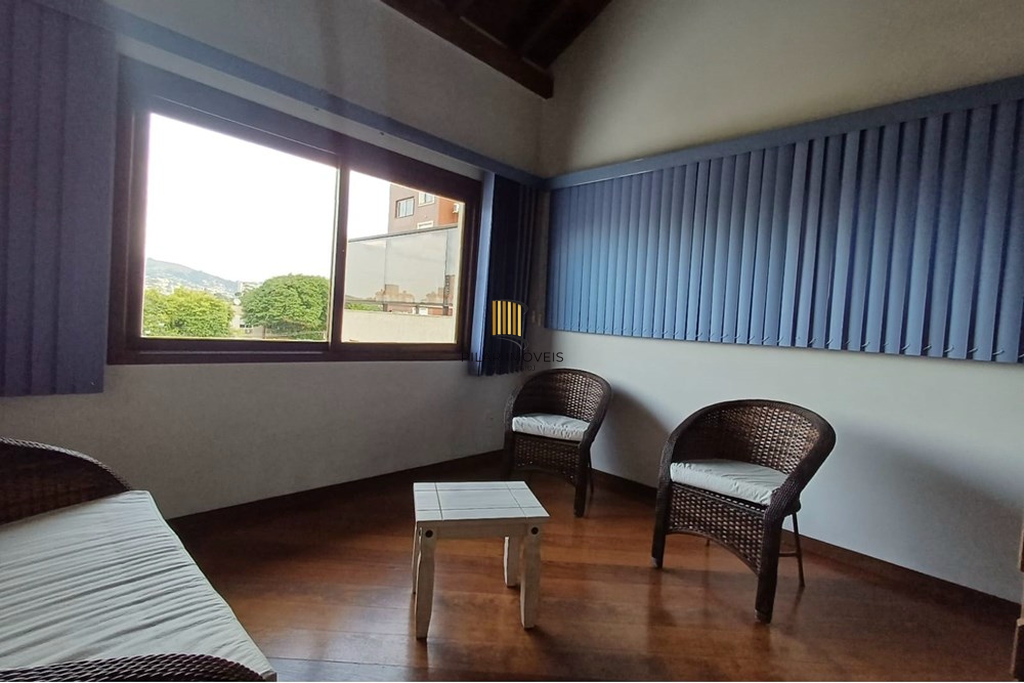 Casa 3 dormitórios no bairro Jardim do Salso