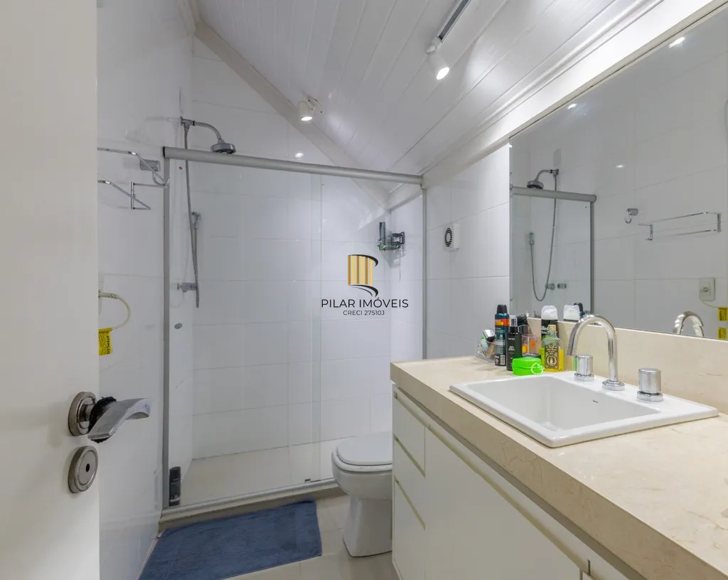 Casa de Condomínio 3 dormitórios no bairro Jardim Carvalho