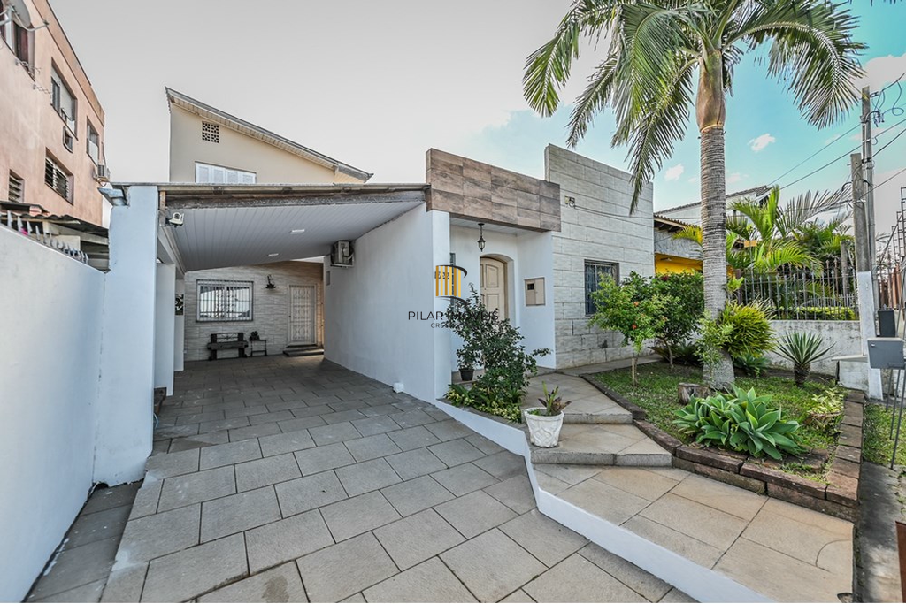 Casa 4 dormitórios no bairro Vila Ipiranga