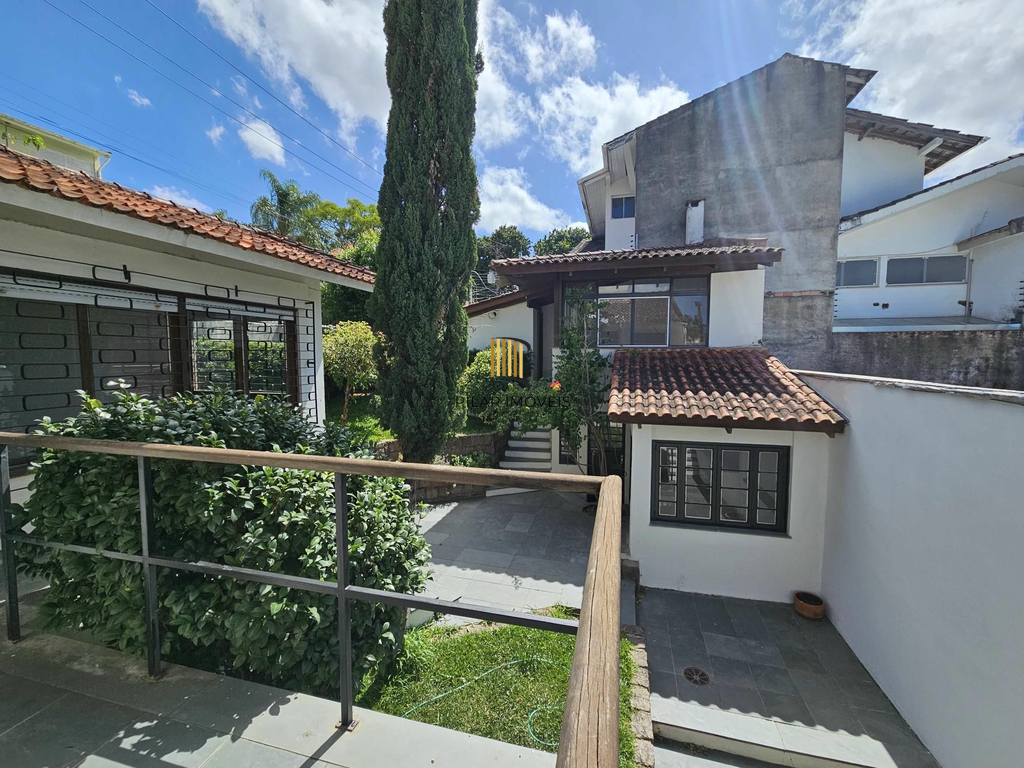 Casa 3 dormitórios no bairro Três Figueiras