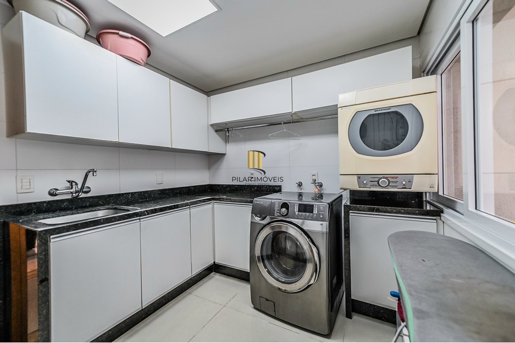 Casa 5 dormitórios no bairro Menino Deus