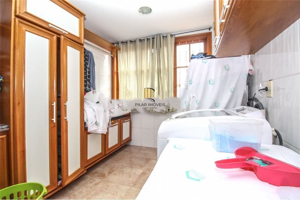 Casa 3 dormitórios no bairro Medianeira