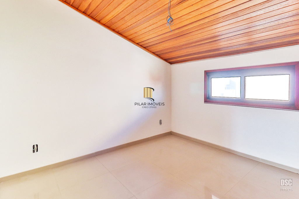 Casa 3 dormitórios no bairro Hípica