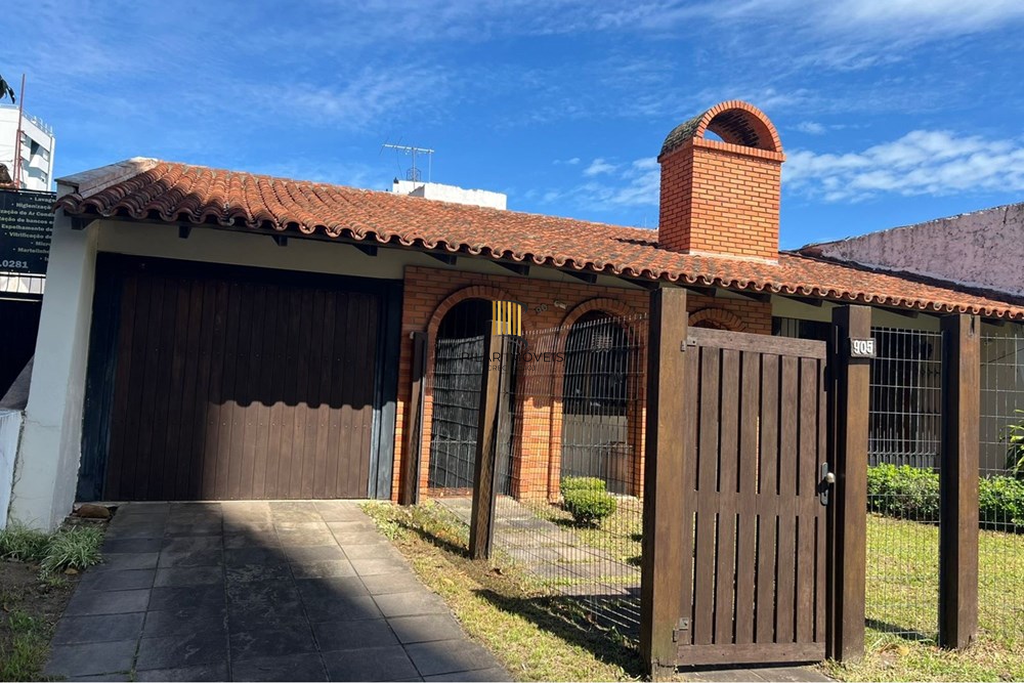 Casa 3 dormitórios no bairro Santana