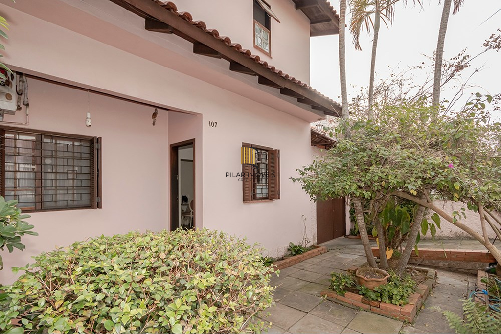 Casa 4 dormitórios no bairro Passo da Areia