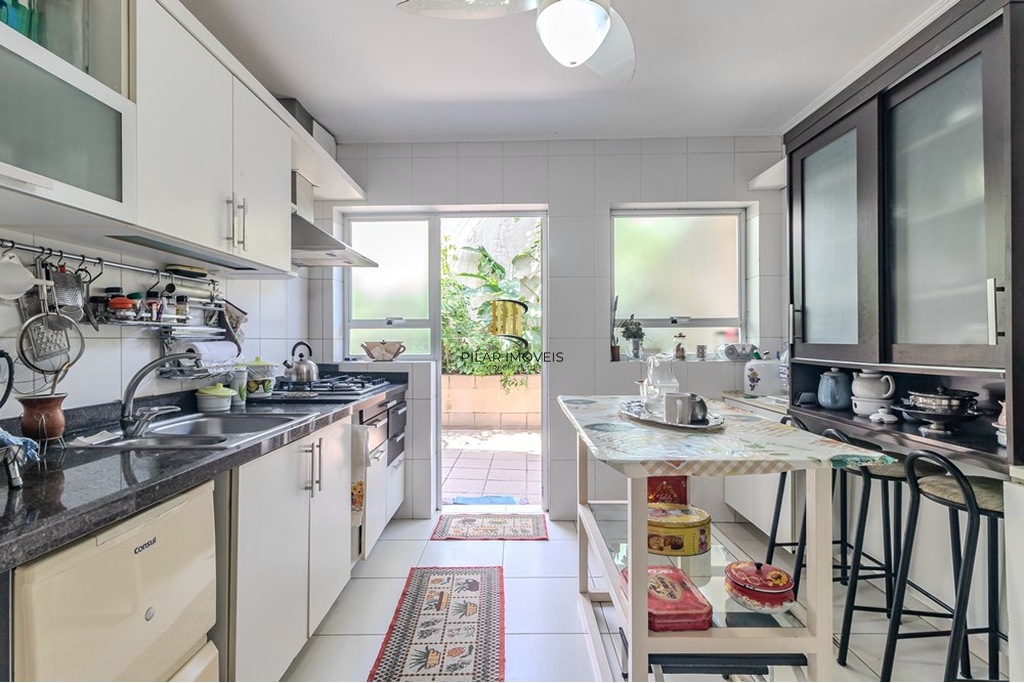 Casa 3 dormitórios no bairro Chácara das Pedras