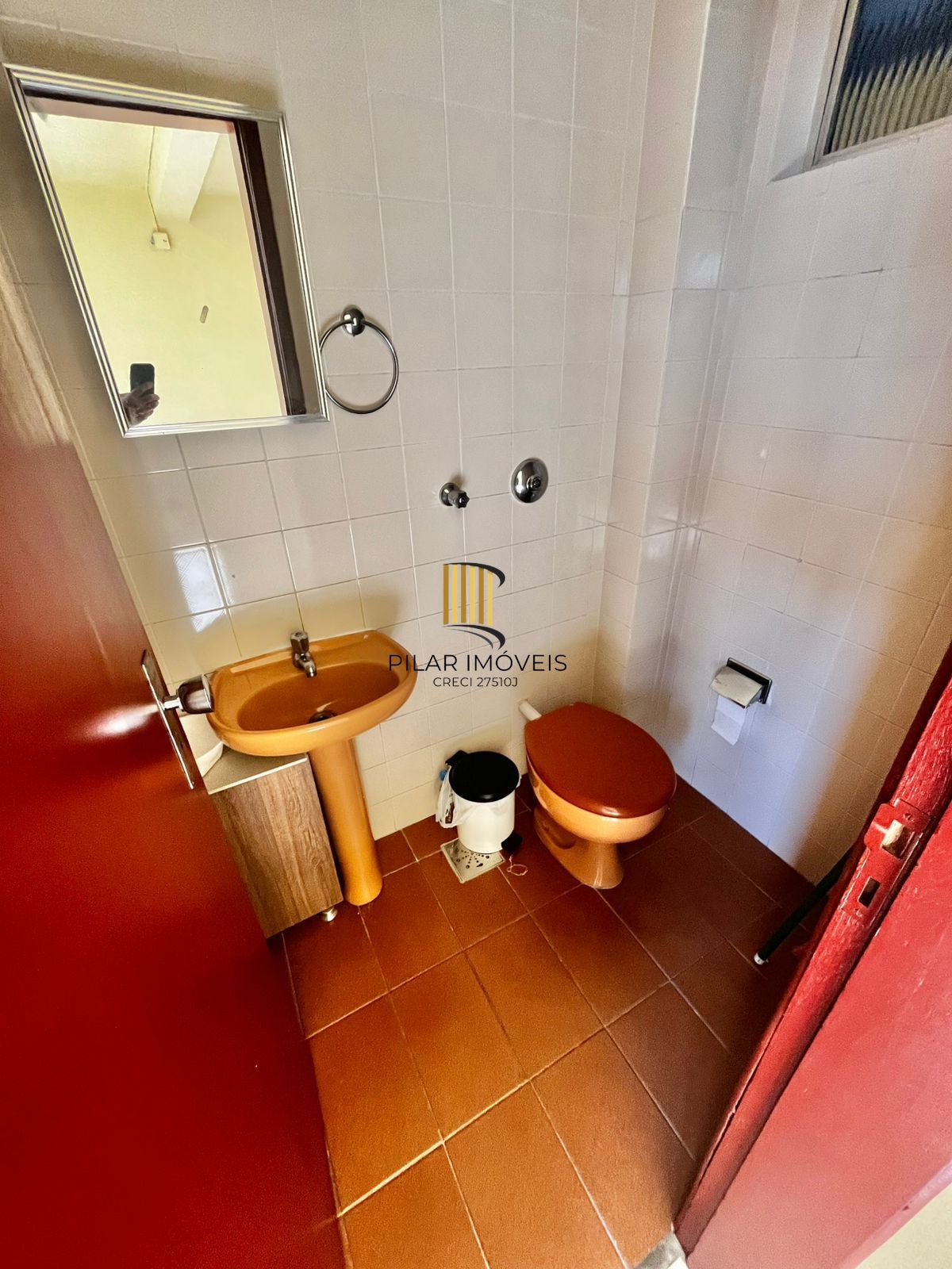 Sala comercial, Av Assis Brasil, 34 m², prédio com elevador, sala com banheiro