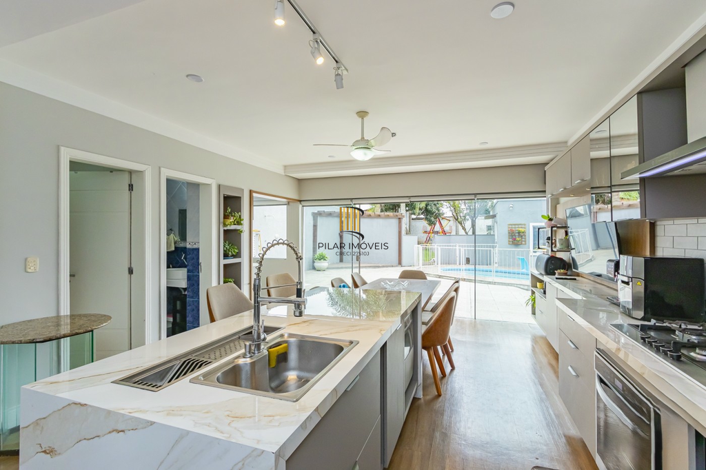 Casa 3 dormitórios no bairro Niterói