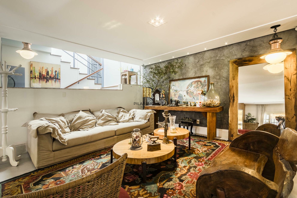 Casa 5 dormitórios no bairro Chácara das Pedras