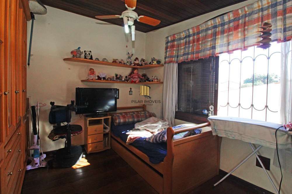 Casa 4 dormitórios no bairro Partenon