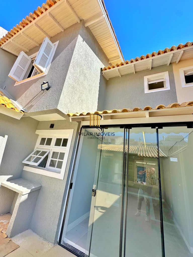 Casa 3 dormitórios no bairro Hípica